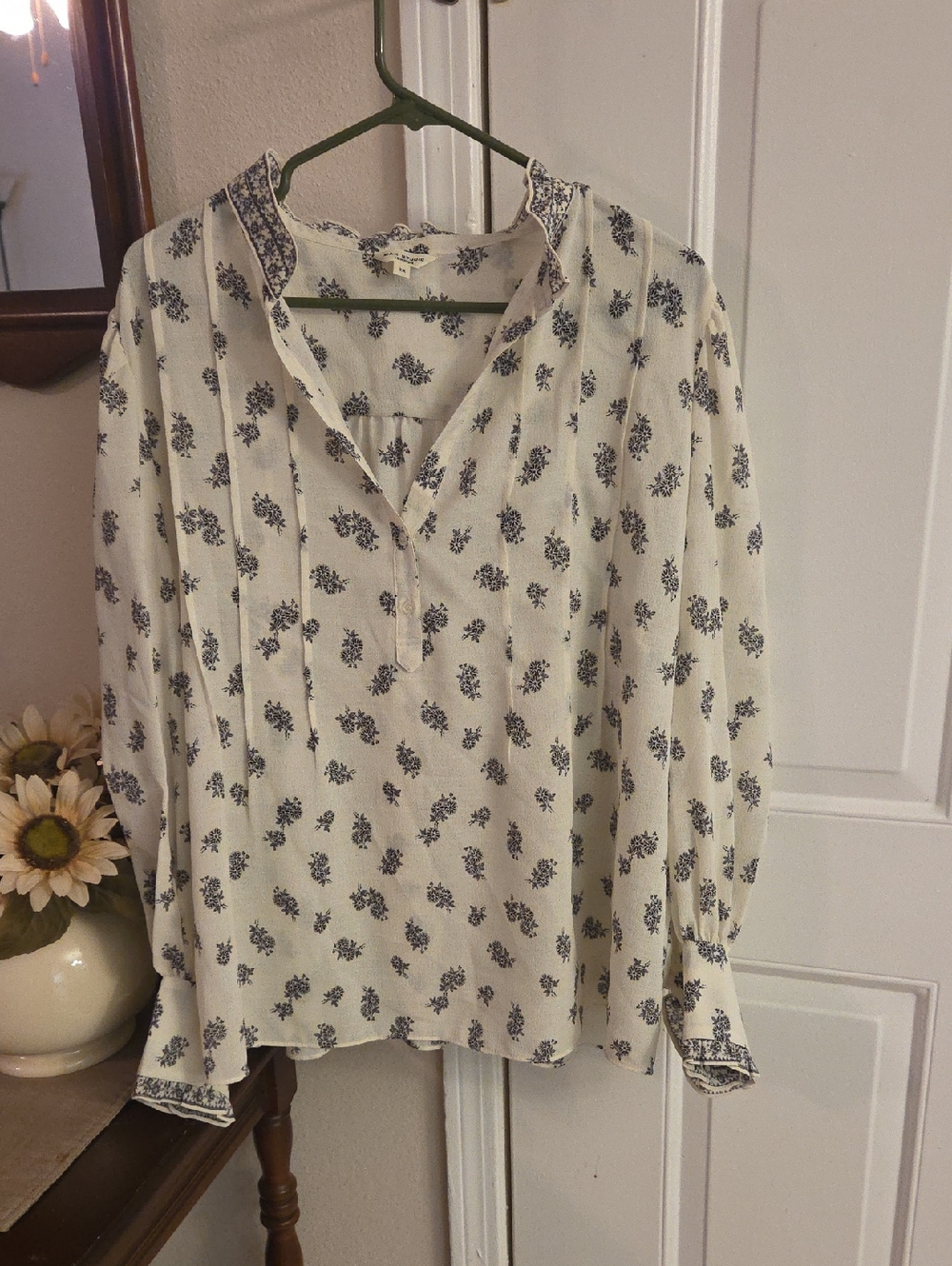 Max Studio Cream Blouse with Navy Floral Print 2X